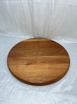 Tábua redonda para queijo, cortes, bolo em madeira. Medindo 40cm de diâmetro.
