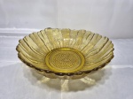 Centro de mesa, fruteira em vidro âmbar moldado. Medindo 26cm x 8cm de altura.