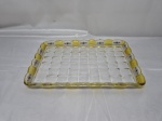 Travessa retangular, bandeja em demicristal moldado com detalhes âmbar. Medindo 34cm x 22cm.