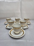 Real - Jogo de 6 xícaras de café em porcelana decorada com barra ouro. Medindo 5,5cm x 6cm de altura.