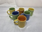 Jogo de 6 canecas de café em porcelana colorida. Medindo 5,5cm x 6,5cm de altura.