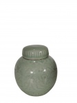 Celadon - Pote de porcelana chinesa, marcado no fundo, com decoração indelével. -dim- 10cm A.