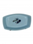 Grande travessa produzida em porcelana com decoração floral em tons de azul sobre fundo branco. peça nunca usada  -dim- 36x23x7cm.