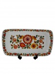 Schmidt | Trabessa grande rêtangular produzida em porcelana com flores no centro e nas botdas , rica policromia. -dim- 32x18cm.