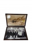 Lote com 2 quadros com fotografias do `Bar do Zé` — `Zé Augusto conferindo o visual` em Copacabana e `Zé Arigó ao lado de JK e Jânio Quadros` em Brasília. Molduras de madeira com vidro. Marcas do tempo. -dim- menor 47x31cm.