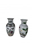 Dois vasos em porcelana chinesa com decoração policromada de flores, borboletas e aves , no estado , um deles com bicado . -dim- maior 16cm de altura.
