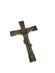 Antigo crucifixo produzido em bronze , com Cristo em relevo e detalhes ornamentais na cruz. -dim- 21x33cm.