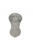 Vaso em vidro grosso com decoração em relevo lapidado. Marcas do tempo. -dim- 23cm de altura.