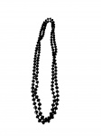 Colar longo composto por contas negras de cristal sintético sextavado produzindo reflexos. -dim 63cm.