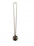 Belíssima corrente produzida em metal dourado com pigente redondo representando São jorge montado em seu cavalo decorado com zircônias -dim 33cm.