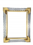 Elegante porta-retrato com sofisticada moldura em vidro e metal dourado, de aspecto luxuoso e atemporal. Marcas do tempo. -dim- 31x25cm.