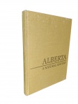 `Alberta — A Natural History` | Belíssima obra sobre a história natural da província canadense de Alberta, com ricas ilustrações e fotografias encantadoras. Marcas do tempo. -dim- 22x29cm.
