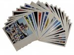 Lote composto por páginas de livro com reproduções impressas — conjunto de interesse decorativo e documental. Marcas do tempo.