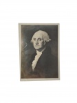 Fotografia histórica representando o célebre retrato de George Washington pintado por Gilbert Stuart em 1796 — imagem icônica de grande valor histórico e decorativo. Marcas do tempo. -dim- 13x8cm.