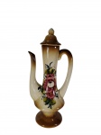Linda e antiga cafeteira decorativa em cerâmica, com tampa, acabamento em tons de marrom e bege, com decoração floral pintada à mão. -dim- 37cm A.