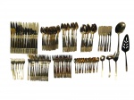 Antigo faqueiro banhado a ouro Claudia Stainless by Present Korea, composto por 107 peças.