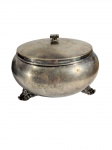 Eberle - Farinheira produzida em metal espessurado a prata com pés ornamentados , marcas do tempo . -dim- 11x16cm.