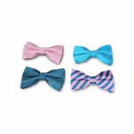 Lote com 4 gravatas-borboleta em cores e estampas diversas.
