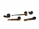 Lote com 5 cachimbos em formatos sendo um feito com sabugo de milho, outros dois em madeira nobre e dois sem piteira  tamanhos variados -dim- Maior: 20cm