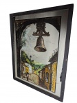 Quadro com representação de sino espelhado. -dim- 48x58cm.