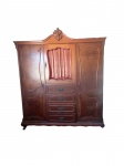 Guarda roupa Chippendale3 portas, no estado. -dim- 0,60x1,85x2m - RETIRADA NO RIACHUELLO POR CONTA DO CLIENTE COM HORÁRIO PREVIAMENTE AGENDADO