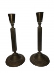 Par de castiçais de latão. 23cm A.