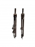 Lote composto por 2 compassos da marca Kinex em metal prateado, ambos com estojo de plástico. -dim- 12cm.