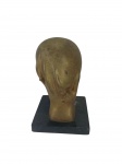 Pujol - Escultura em bronze representando cabeça e mão ao rosto em rico design abstrato  base em mármore preto, peça de forte presença decorativa. -dim- 12x18x12cm