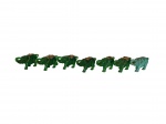 Lote composto por 7 miniaturas de elefantes produzidas em plástico nas cores verde e azul — conjunto charmoso e lúdico. Marcas do tempo. -dim- 6x2x1cm.