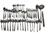 Lote composto por talheres diversos em inox e 1 grande concha com banho de prata 90 da marca Wolf.