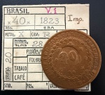 Moeda Brasileira, Império, Valor 40 Reis com Carimbo de 20, Ano 1823R (Casa da Moeda do Rio de Janeiro), 28 Tulipas, PETRUS ID (sem Ponto), Cobre, Muito Bem Conservada.