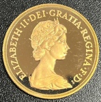 Moeda Estrangeira, INGLATERRA, Rainha Elizabeth II, Valor 5 Libras, Ano 1980, Ouro, Peso 40 g, Proof - Flor de Cunho.