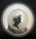 Imponente Moeda da Austrália, Peso 1kg, Prata 999,Excelente Oportunidade para Investimento, Valor 30 Dollars, Ano 1997, Diâmetro 100 mm, Efígie Ave Kokaburra, Rainha Elizabeth II, Proof - Flor de Cunho.