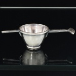 METAL PRATEADO, um (1) dosador de bebida, marca FRACALANZA (tradição desde 1884), medindo 4,5 cm diâmetro mais as hastes, ideal para coleção de bar, vide foto.