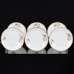 PORCELANA, seis (6) pratos de bolo, ornados com rosas, tom sir tom, detalhes dourados, modelo MEDAILLON, manufatura RENNER (Porto Alegre, RS, fundada em 1942; em 1998 foi vendida para a Vista Alegre de Portugal; em 1999 mudou a razão social para Vista Alegre do Brasil), medindo 17 cm diâmetro, vide foto.