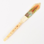 MARFIM, uma (1) espátula para abrir carta, lembrança do Santuário de Nossa Senhora Aparecida, medindo 14 cm comprimento, vide foto.