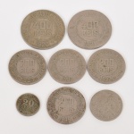 NUMISMÁTICA, Brasil, República, oito (8) moedas cunhadas em Cu-Ni, sendo: 1 de 20 reis 1919; 1 de 100 reis 1901 (MCMI); 4 de 200 reis 1927, 1929, 1933 e 1935; 2 de 400 reis 1920 e 1931, todas circuladas e em muito bom estado de conservação, vide foto.