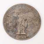 NUMISMÁTICA, uma (1) medalha cunhada em metal prateado, Fundação Getúlio Vargas  Instituto Brasileiro de Economia  Excelência Empresarial 1995, medindo 60 mm diâmetro, vide foto.
