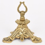 BRONZE, uma (1) base para fruteira com acabamento rosqueável, relevada em elementos vegetalistas, medindo aproximadamente 12,5 cm de altura e diâmetro, vide foto.