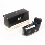 COLECIONISMO, um (1) frasco de tinta para caneta da marca MONTBLANC (fundada no ano de 1906 em Berlim, Alemanha, atualmente sediada em Hamburgo, fabricante e distribuidora de artigos de luxo; em 1993 passou a fazer parte do Grupo Suíço Richemont), made in Germany, capacidade 50 ml, acondicionado na caixa e sem uso, vide foto.