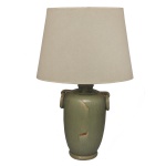 Luminária de mesa com base em cerâmica esmaltada em tons suaves de verde Celadon, com alças laterais. No verso marca da manufatura  56 x 37 cm (MT). 38 x 18 cm (base). 26 x 37 x 24 cm (cúpula). Acervo Particular Maria Anna do Valle Pereira, SP.