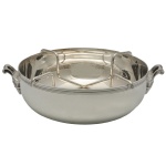 CHRISTOFLE, France - Porta caviar em metal francês espessurado a prata. Tigela arredondada com alças decorativas, projetada para conter gelo para manter o caviar resfriado. Inclui uma inserção de grade ou suporte de metal prateado para segurar o recipiente de vidro onde o caviar é colocado. OBS: Falta o recipiente de vidro. 6 x 21 cm. Acervo Particular MAVP.