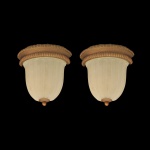 Par de apliques de parede com bojo em cristal acetinado, moldado no formato de U com gomos verticais. Borda superior levemente revirada em bronze dourado, ornada por godrões distribuídos em 2 frisos superpostos centralizando faixa lisa. 24 x 25 x 13 cm.