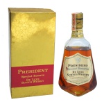 Uisque President Special Reserve De Luxe Scotch Whisky. Produto considerado raro, voltado para colecionadores e apreciadores de uisques escoceses clássicos. Foi produzido pela destilaria MacDonald Greenlees Distillers e envelhecido em barris de carvalho por 12 anos. O produto é engarrafado sob a supervisão do governo britânico e tem um teor alcoólico de 43%.