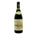 Vinho tinto de mesa português Casa Ferreirinha Barca Velha safra de 1985. Rótulo de estilo clássico e antigo da vinícola Casa Ferreirinha, que traz ilustrações detalhadas da vindima desenhadas em tons pastéis e letras vermelhas destacadas.