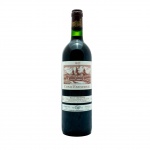 Vinho tinto francês Château Cos d'Estournel da safra de 1997, um dos produtores mais prestigiados e reverenciados da região de Bordeaux, na França. Classificado como Deuxième Cru Classé (Segundo Crescimento) na histórica Classificação oficial de Bordeaux de 1855, vindo da denominação Saint-Estèphe.