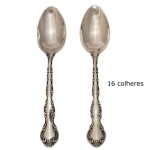 Conjunto de 16 colheres para café em metal espessurado a prata. Cabos decorados cm  ricos ornamentos em estilo rococó com volutas e motivos florais. #colheres