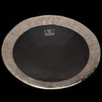 IVV ITALY - Centro de mesa em vidro translucido. Formato oval com larga borda texturizada e pintada a mão de cor prata. Apresenta selo da grife  italiana IVV - Arte italiana estilo Mid-Century Modern.