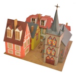 J.A.M  Arte Regional Brasileira - Maquete em madeira artesanal retratando um vilarejo com casinhas em estilo germânica/europeu. Assinada com iniciais. 39 x 40 x 42 cm.