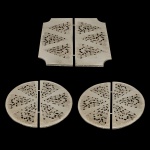 Lote constando de 3 apoios para travessa em metal prateado da manufatura nacional Wolff. 1 quadrada com borda vazada. 25 x 25 cm. 2 de formato circular, com borda vazada. Uma delas falta o pezinho. Sinais de uso e do tempo.